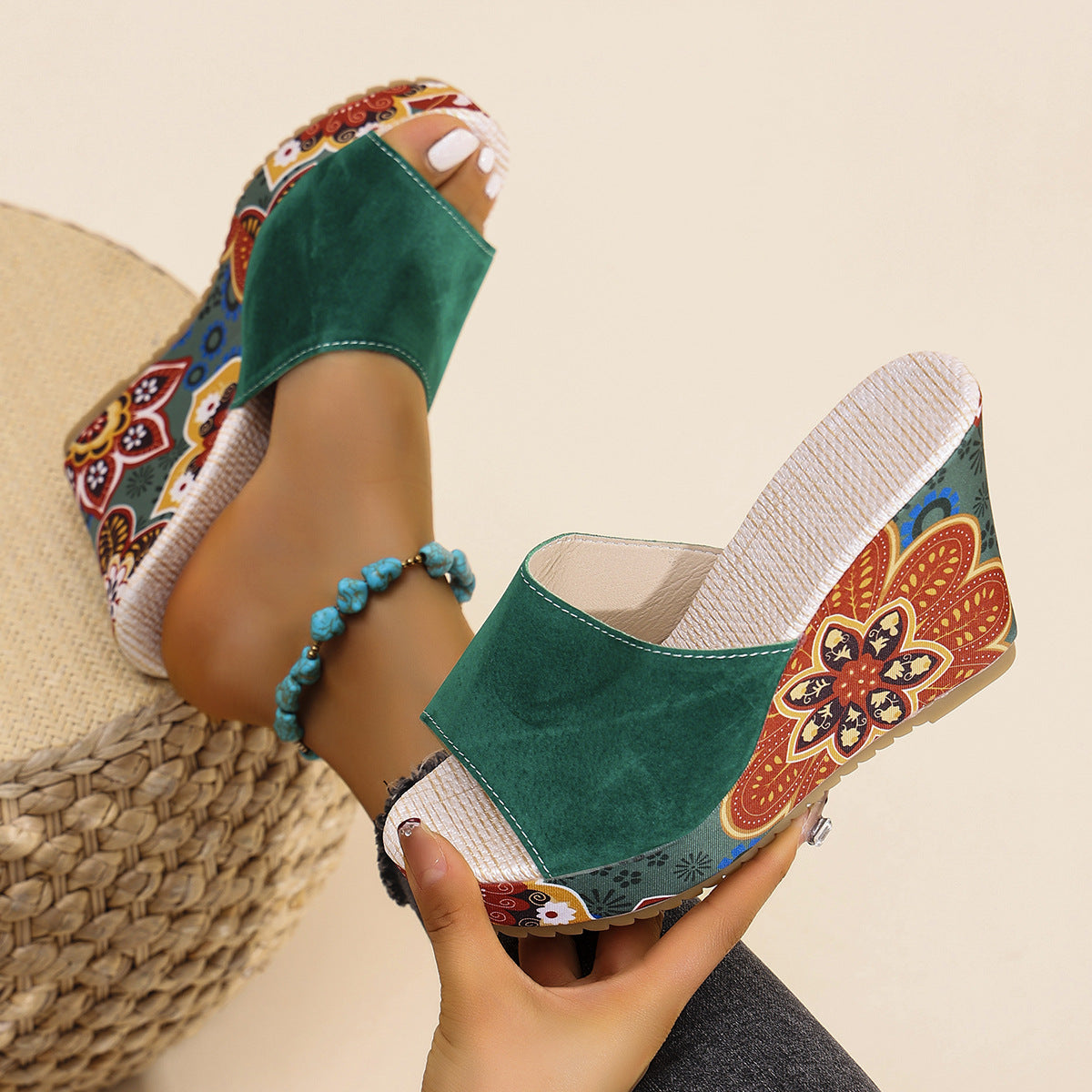 Slope heel thick sole fish mouth patterned high rise sandals