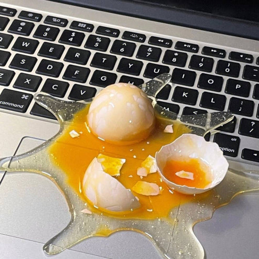 Egg Cracker Phone Stand - Broken Egg, Spilled Milk Tea Prank Toy