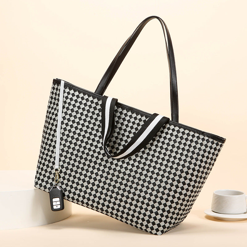 Single shoulder large capacity bag for women