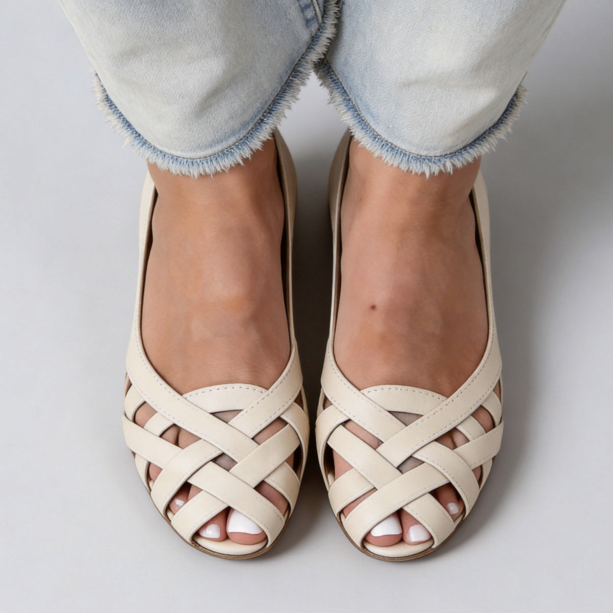 Flat bottomed hollow hole shoes anti slip beach sandals for women