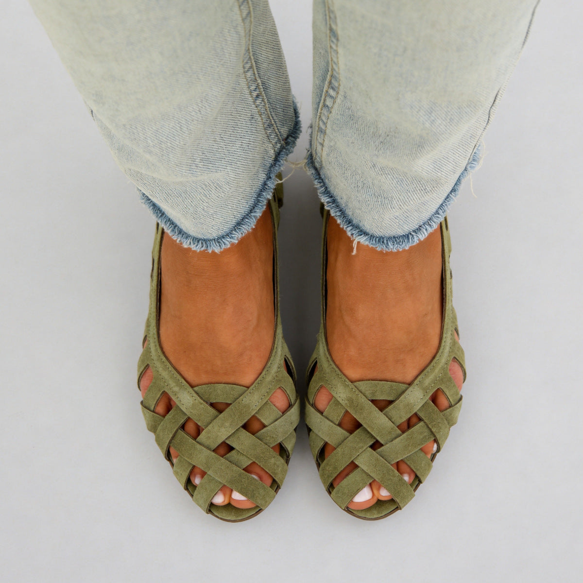 Flat bottomed hollow hole shoes anti slip beach sandals for women